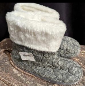 Little girl Faux fur Slippers/boots Sz 5